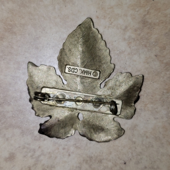 Vintage HMK CDs leaf  pin - Picture 2 of 2